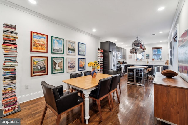 dining area featuring recessed lighting, crown molding, baseboards, and dark wood-style flooring