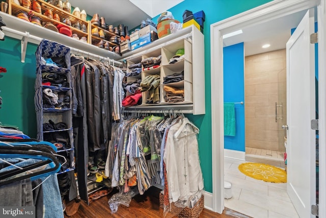 walk in closet featuring tile patterned flooring