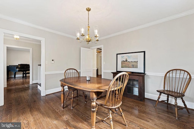 dining area featuring crown molding, a notable chandelier, wood finished floors, and baseboards