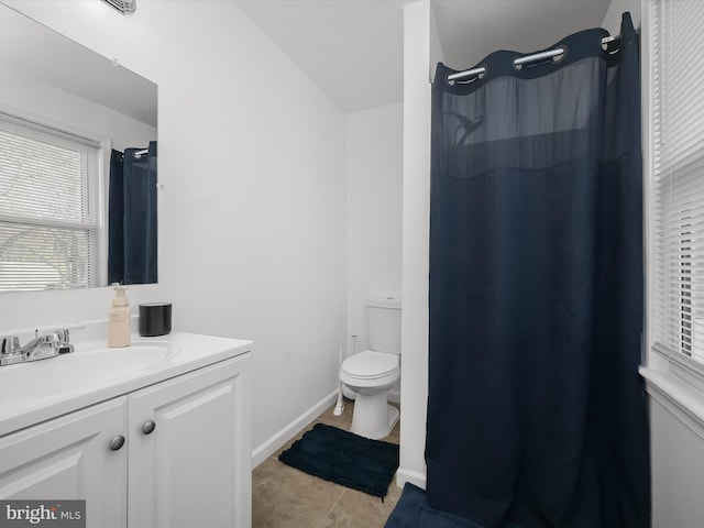 full bathroom featuring vanity, a shower with curtain, baseboards, tile patterned flooring, and toilet