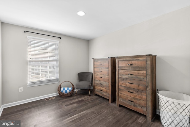 sitting room with dark wood-style floors, visible vents, recessed lighting, and baseboards