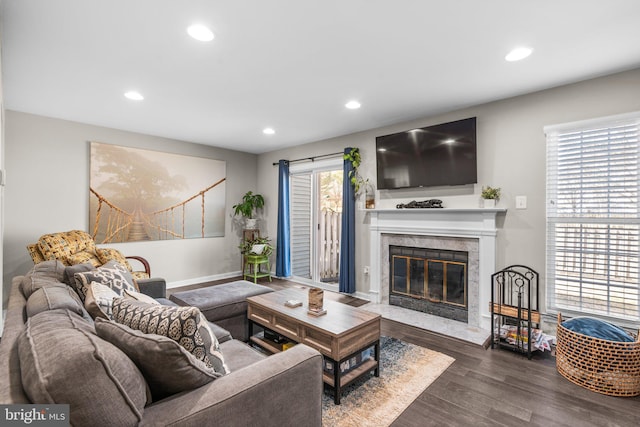 living room featuring recessed lighting, baseboards, wood finished floors, and a fireplace