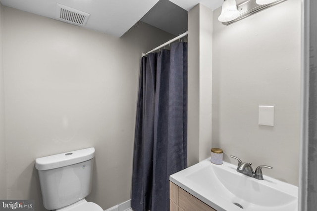 bathroom featuring visible vents, toilet, a shower with curtain, and a sink