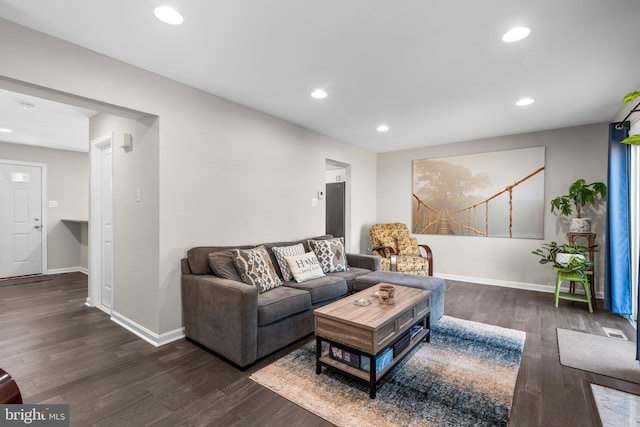 living area featuring recessed lighting, wood finished floors, and baseboards