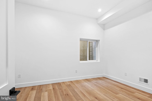 spare room featuring light wood-style flooring, recessed lighting, baseboards, and visible vents