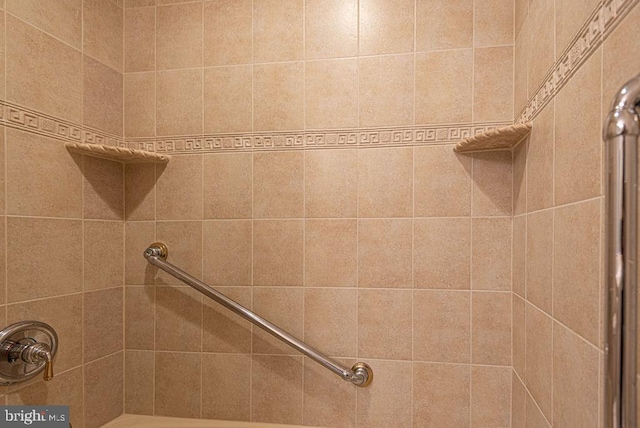 interior details featuring a tile shower