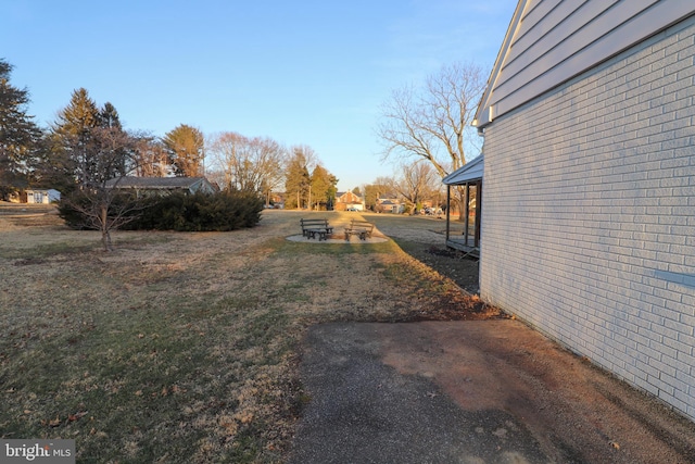 view of yard featuring a patio area