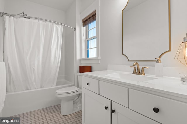 full bath featuring toilet, vanity, and shower / bath combo