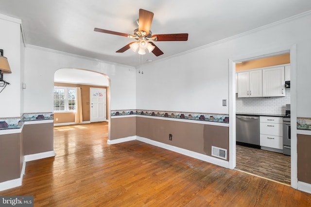 kitchen featuring visible vents, dishwasher, ornamental molding, wood finished floors, and white cabinetry