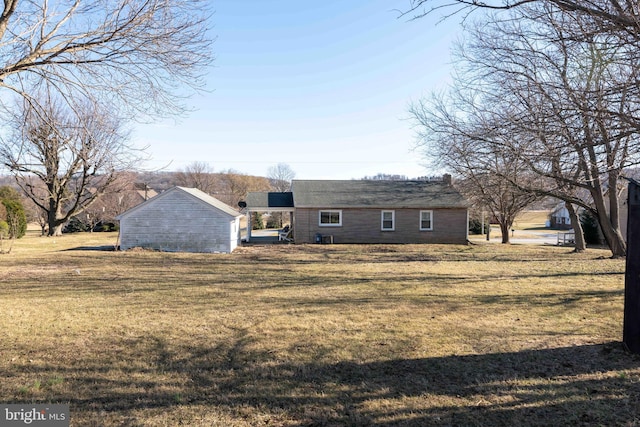 back of house featuring a lawn