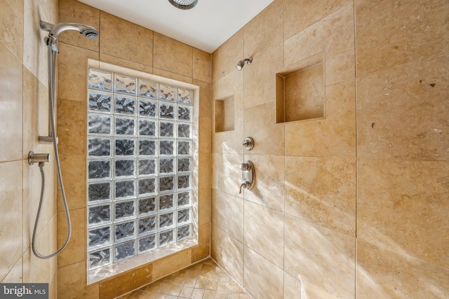 bathroom featuring tiled shower