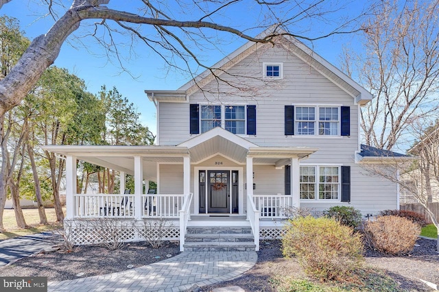 view of front of property featuring a porch