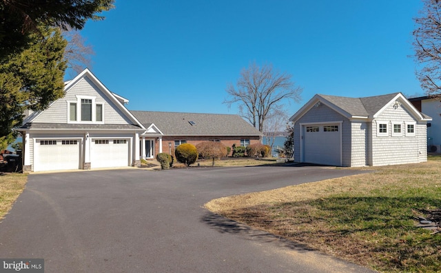 view of front facade with a garage and a front yard