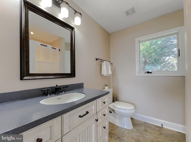 bathroom featuring visible vents, a shower with shower curtain, toilet, vanity, and baseboards