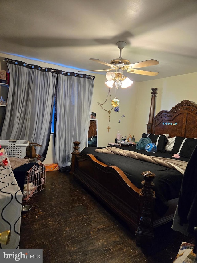 bedroom with a ceiling fan