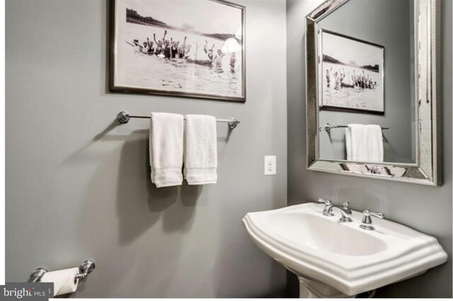 42578 Dreamweaver Dr, Brambleton, VA 20148 - bathroom with a sink