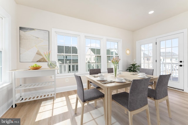 dining area with recessed lighting, light wood-style floors, and baseboards