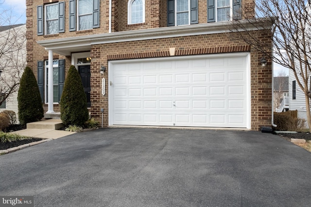 view of front of property featuring aphalt driveway