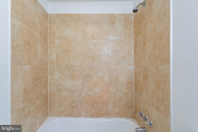 bathroom featuring shower / bathing tub combination