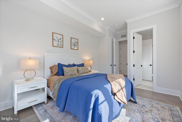 bedroom featuring baseboards, visible vents, wood finished floors, crown molding, and recessed lighting