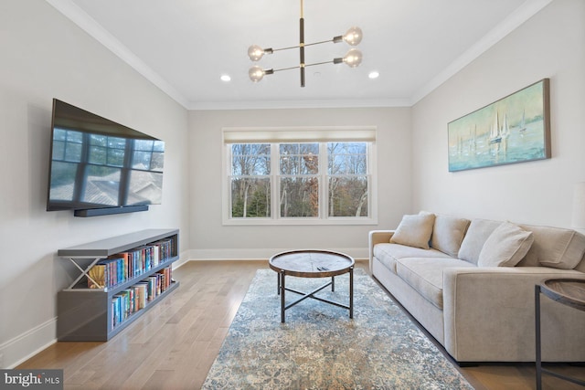 living area with a notable chandelier, recessed lighting, wood finished floors, baseboards, and ornamental molding