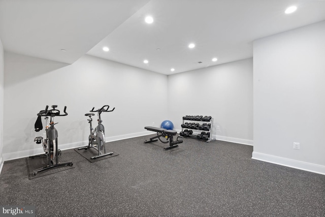 exercise room featuring recessed lighting and baseboards