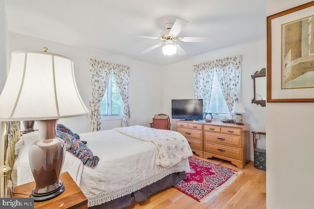 bedroom featuring light wood-style flooring and a ceiling fan