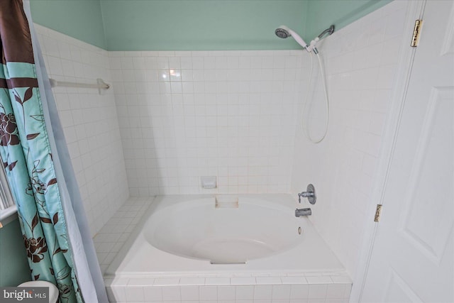 bathroom featuring shower / tub combo