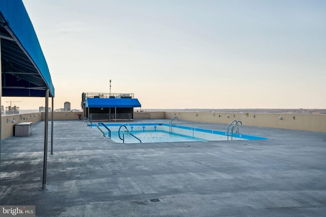 view of swimming pool