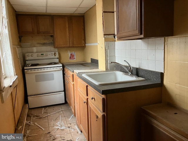 kitchen with white electric range oven, tasteful backsplash, dark countertops, a paneled ceiling, and a sink