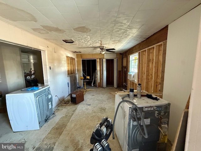 misc room featuring washer / dryer and ceiling fan