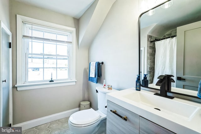 full bath featuring baseboards, toilet, and vanity