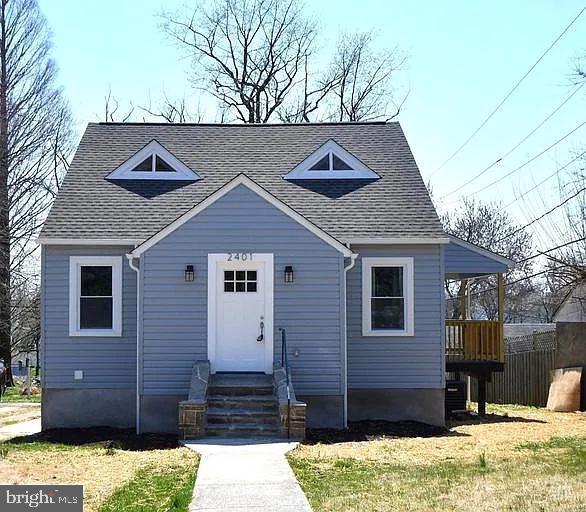 bungalow with entry steps and a shingled roof