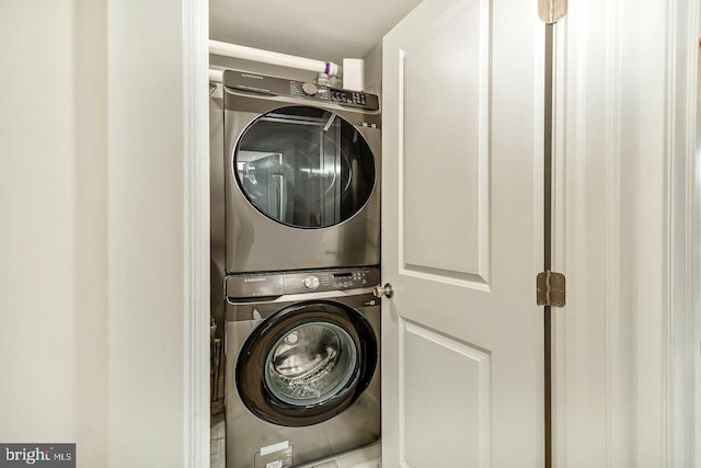 washroom with laundry area and stacked washing maching and dryer