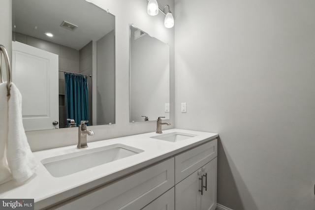 full bathroom featuring a sink, visible vents, a shower with shower curtain, and double vanity