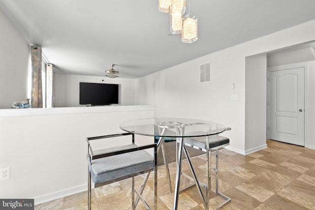 dining room featuring visible vents, an inviting chandelier, and baseboards