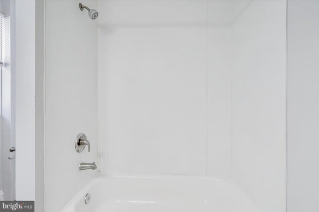 bathroom with washtub / shower combination