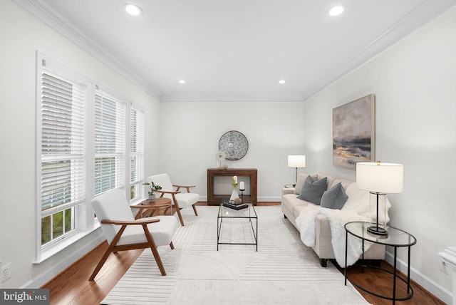 living area featuring baseboards, recessed lighting, light wood-style flooring, and crown molding