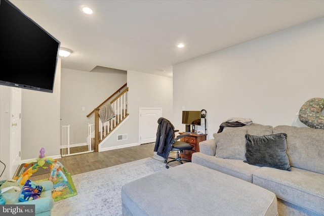 bedroom featuring recessed lighting, visible vents, baseboards, and wood finished floors