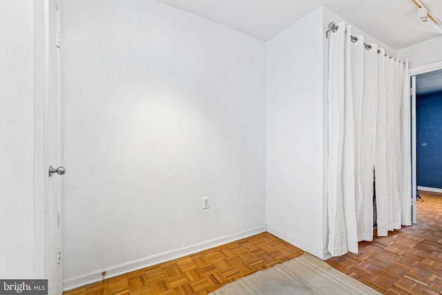 empty room featuring baseboards