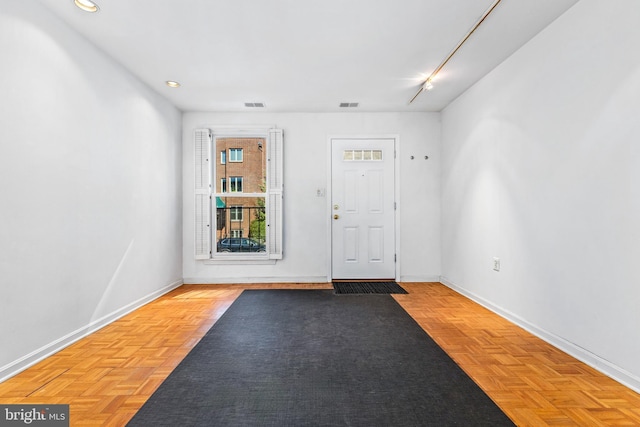 foyer with visible vents and baseboards