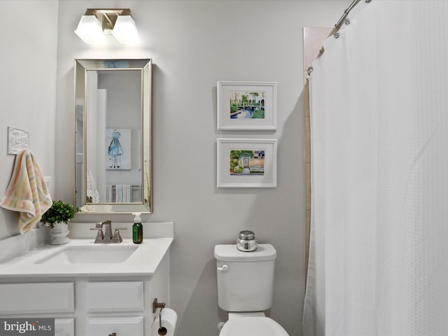 full bathroom with vanity, toilet, and a shower with curtain