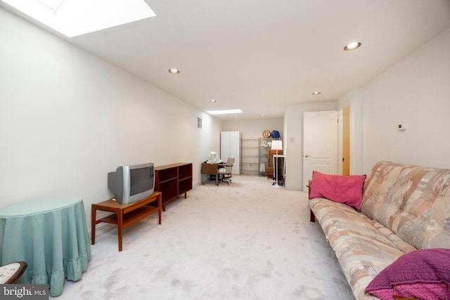 living area featuring carpet floors, a skylight, visible vents, and recessed lighting