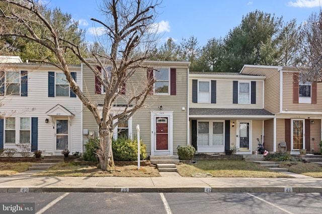 townhome / multi-family property featuring uncovered parking