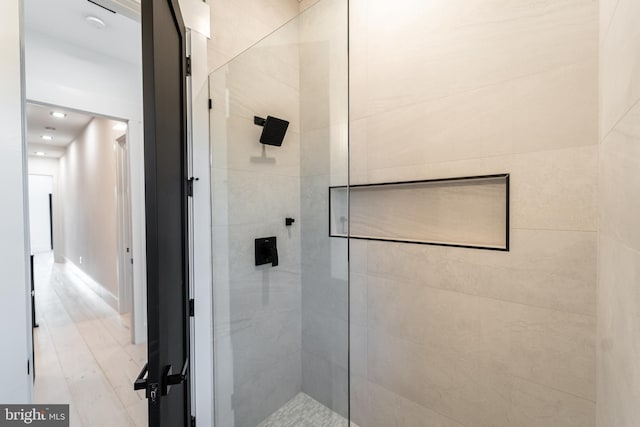 bathroom featuring tiled shower