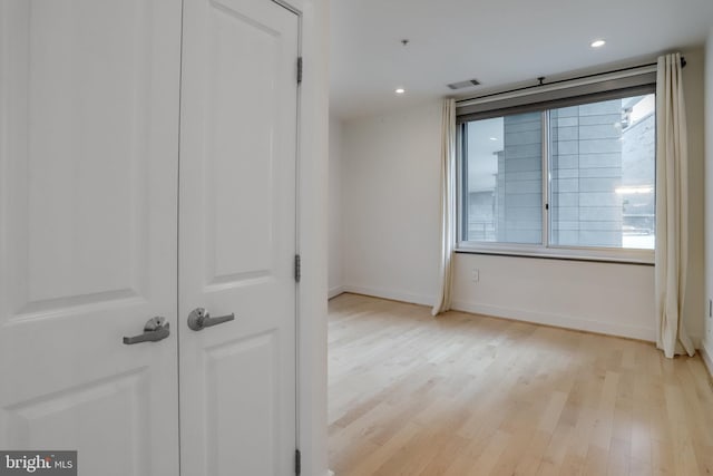 unfurnished room featuring visible vents, recessed lighting, baseboards, and light wood-style floors