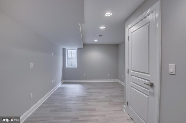 unfurnished room featuring light wood-style flooring, baseboards, and recessed lighting