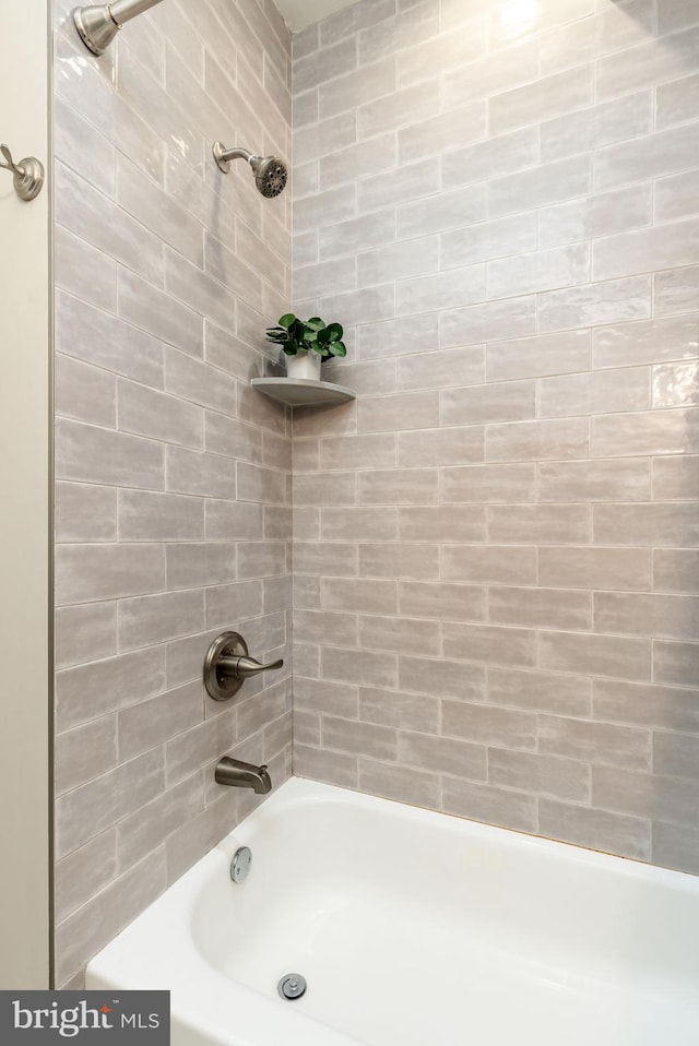 2525 N Hancock St, Philadelphia, PA 19133 - bathroom featuring washtub / shower combination