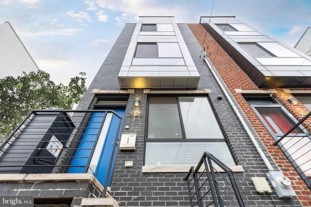 2525 N Hancock St, Philadelphia, PA 19133 - view of side of home featuring brick siding