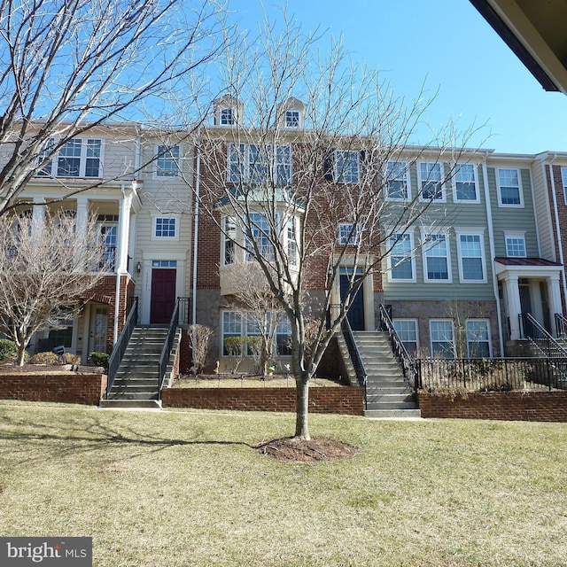 view of front facade with a front yard